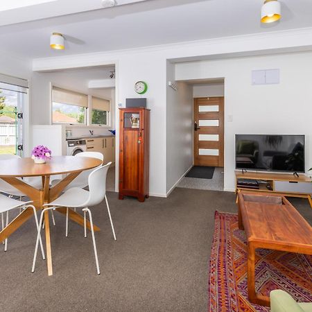 2 Bedroom Home Away From Home Near Cbd & Private Parking Гамільтон Екстер'єр фото
